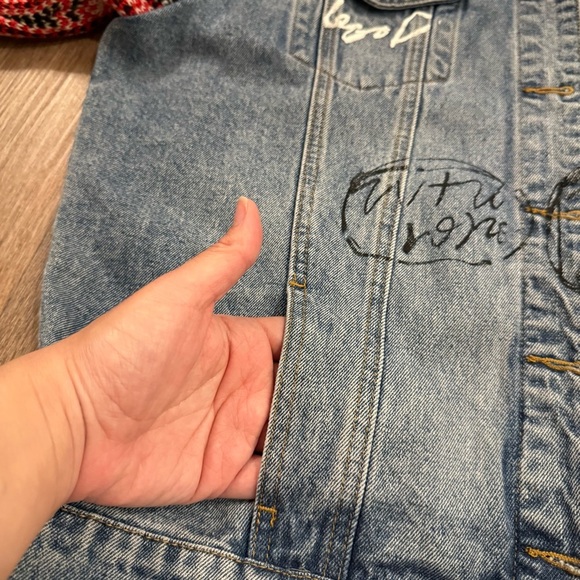 Scripted Distressed Denim Jacket Women’s L Flannel Sleeves Graffiti Embellished - Picture 7 of 8